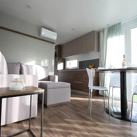 Chalet Comfortable Air-conditioned In Limburg *